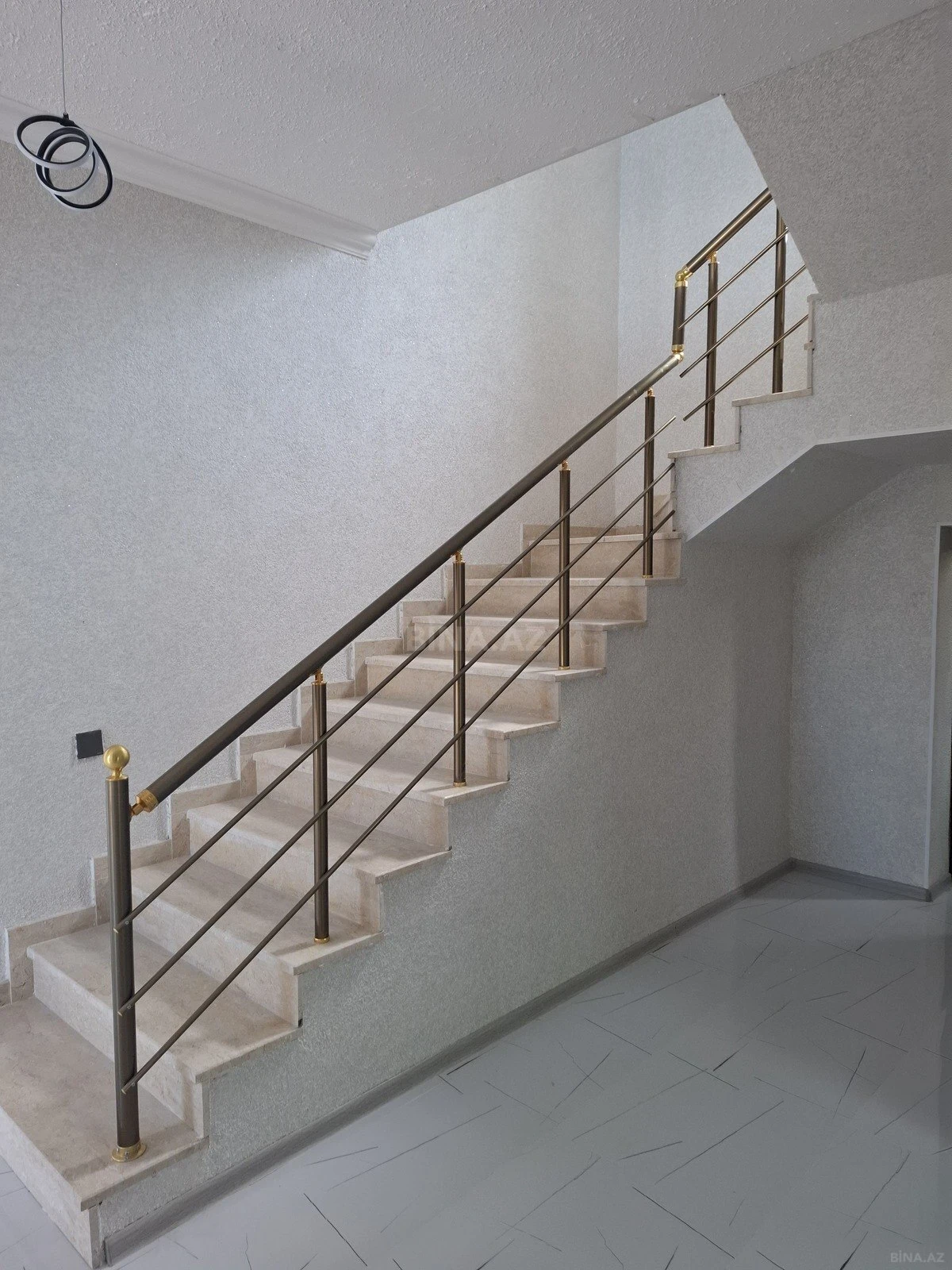 Satılır 7 otaqlı həyət evi 260 m²