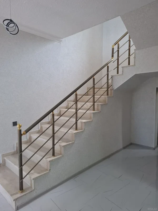 Satılır 7 otaqlı həyət evi 260 m²