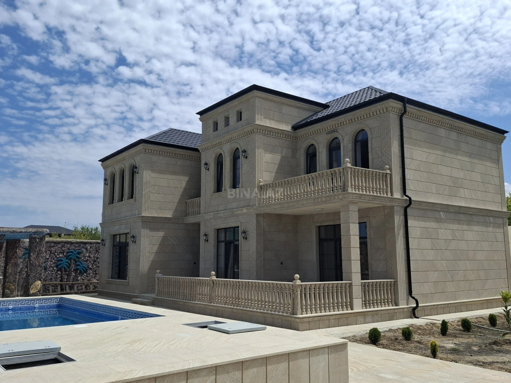 Satılır 7 otaqlı həyət evi 260 m²
