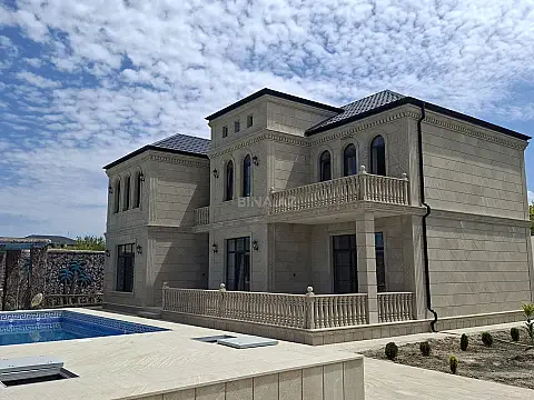 Satılır 7 otaqlı həyət evi 260 m²