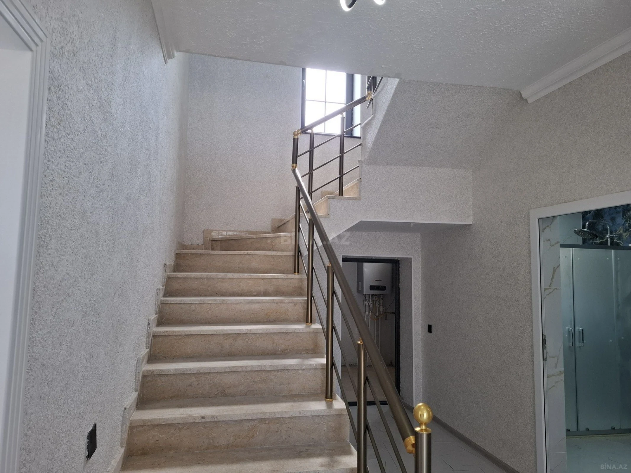 Satılır 7 otaqlı həyət evi 260 m²