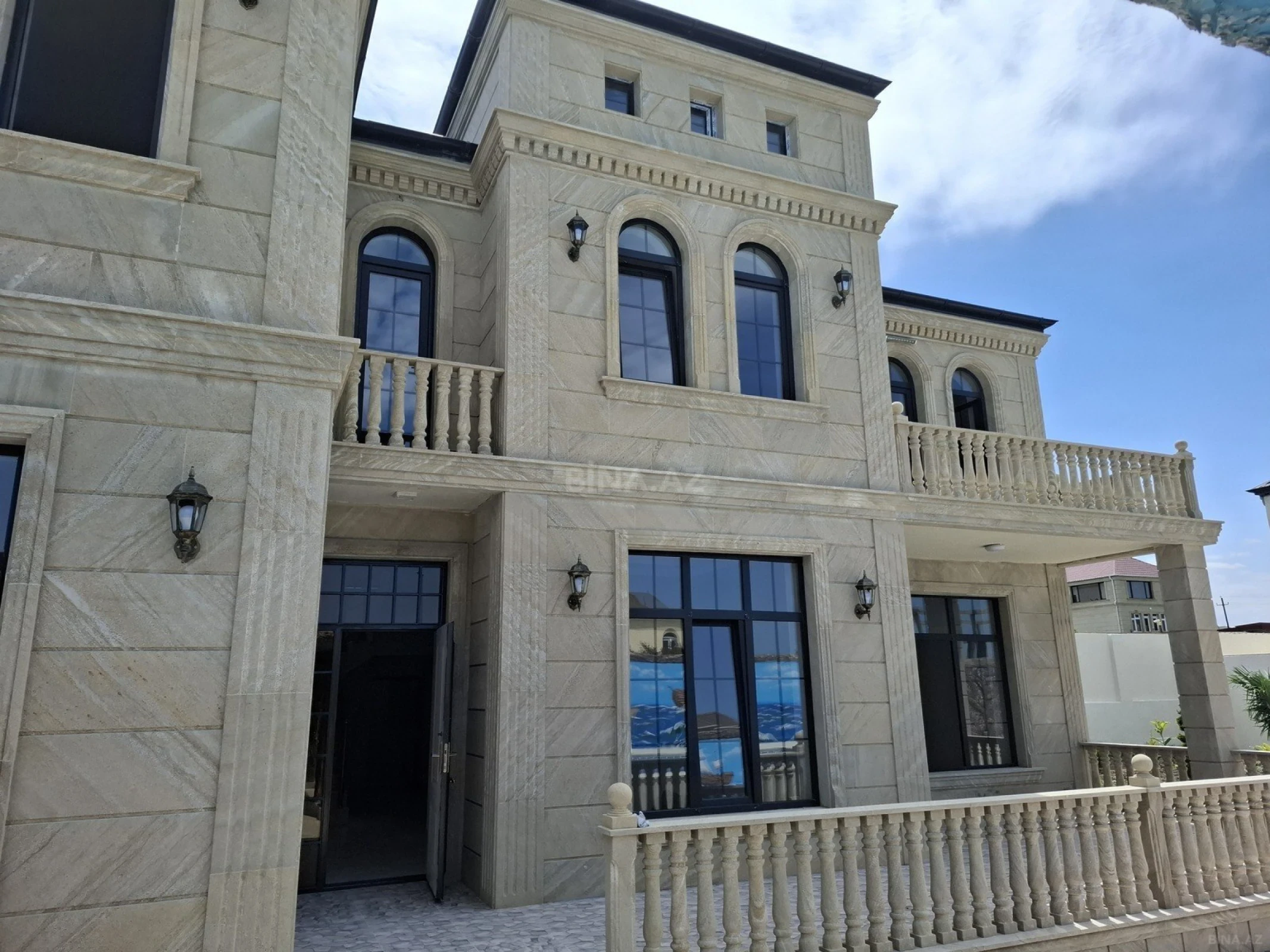 Satılır 7 otaqlı həyət evi 260 m²