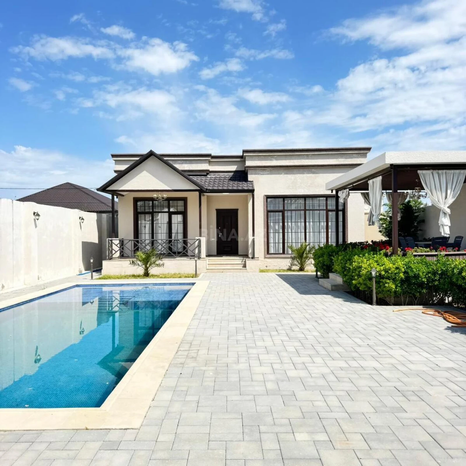 Satılır 4 otaqlı həyət evi 160 m²