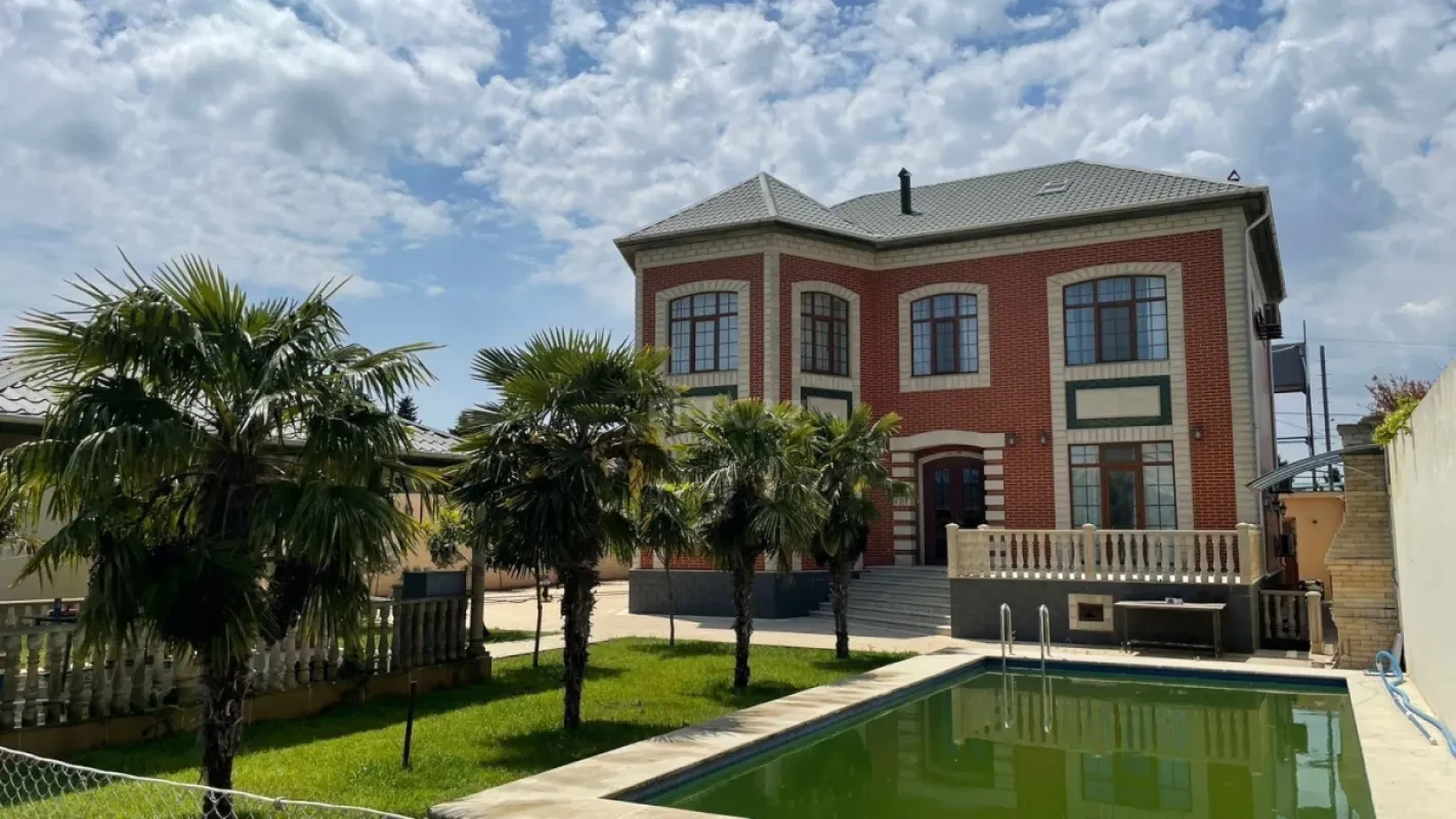 Kirayə verilir 7 otaqlı həyət evi 350 m²