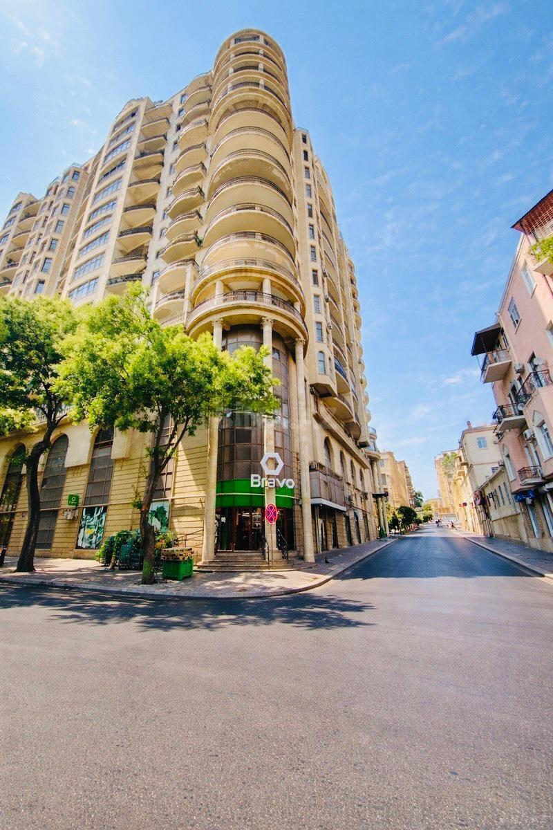 Satılır 3 otaqlı mənzil 130 m² — Bakı 3 otaq 130.00 m²