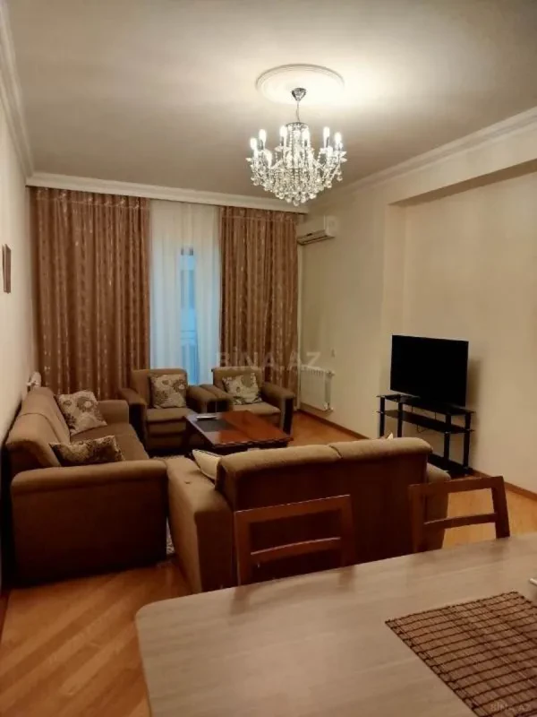 Satılır 3 otaqlı mənzil 137 m²