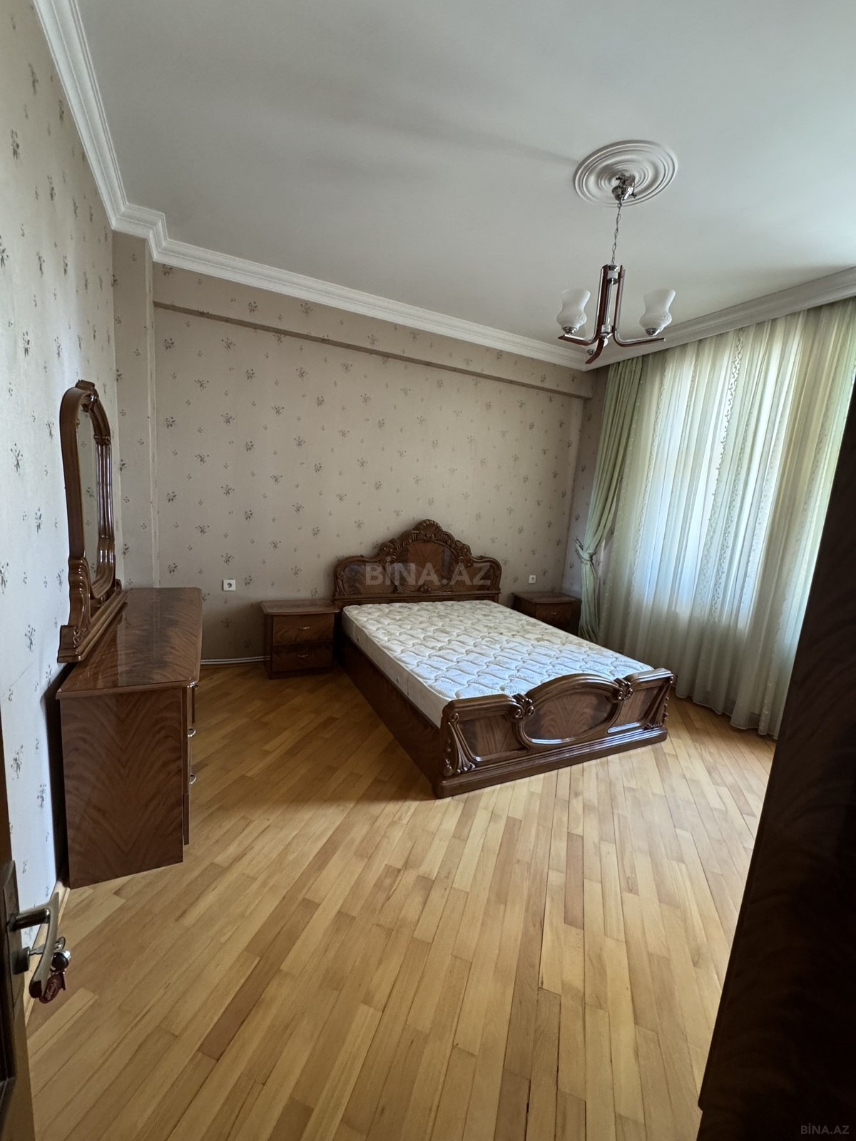 Kirayə verilir 3 otaqlı mənzil 120 m² — Bakı, Həzi Aslanov qəs. 3 otaq 120.00 m²