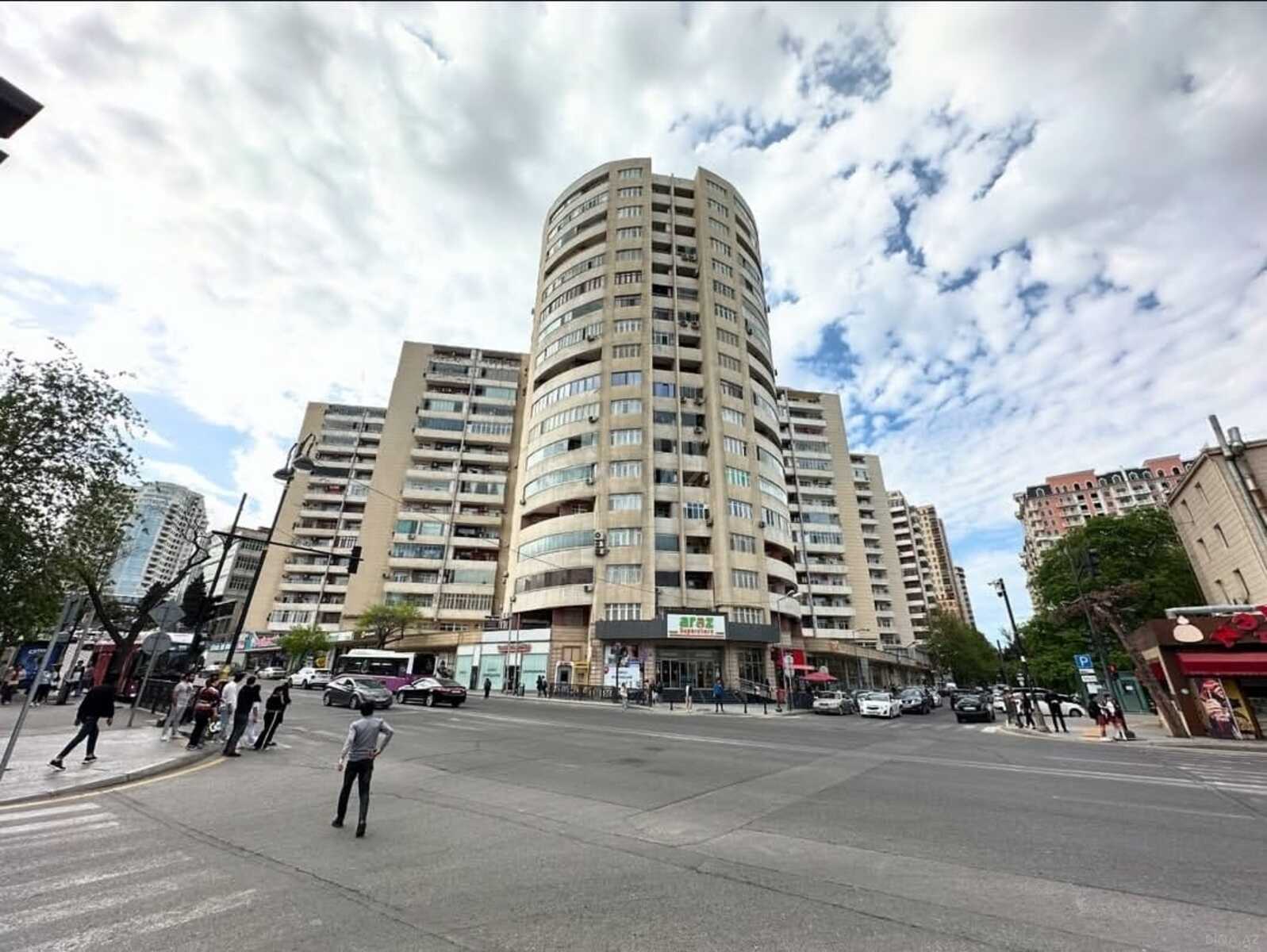 Satılır 4 otaqlı mənzil 200 m² — Bakı 4 otaq 200.00 m²