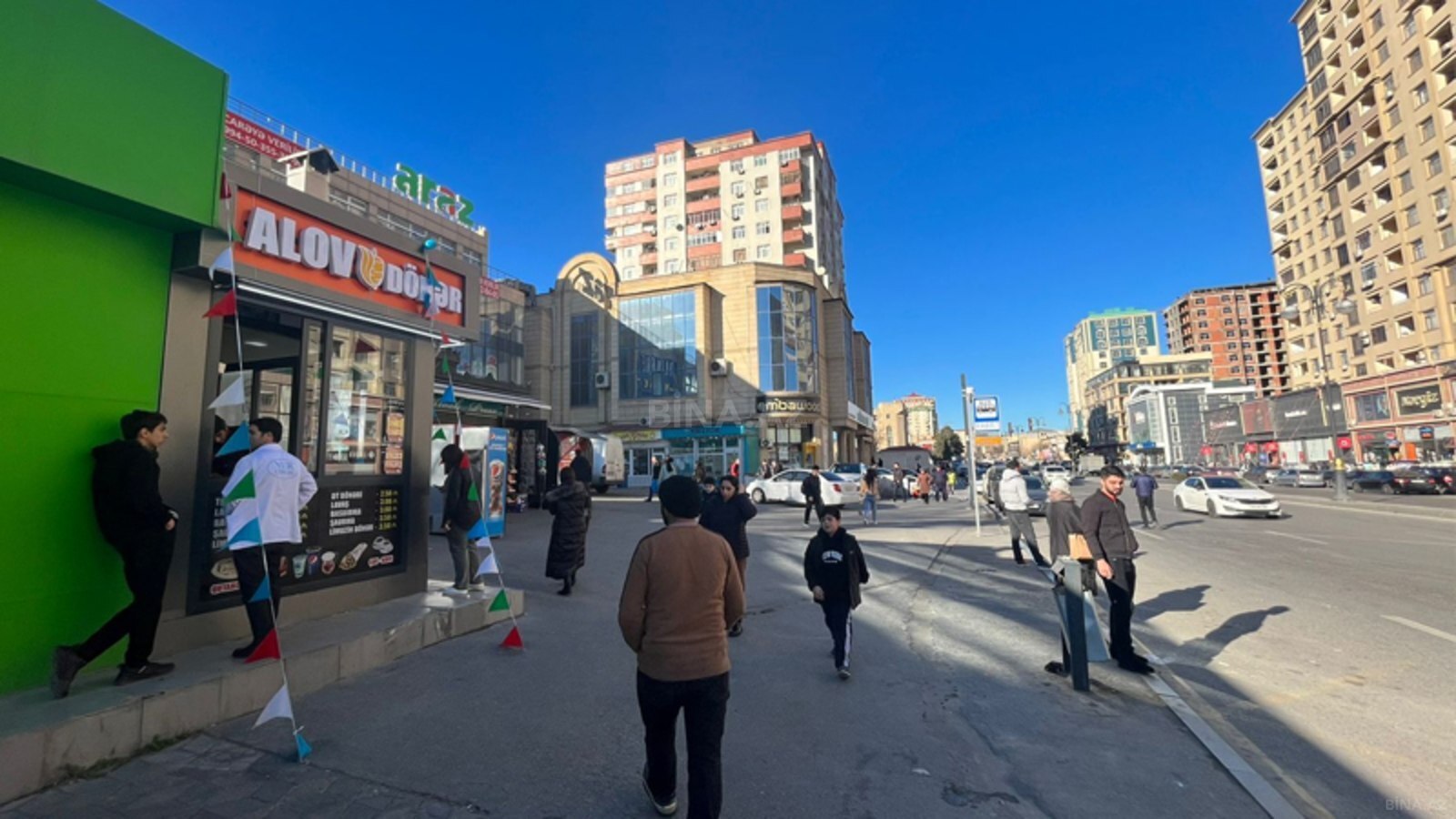 Satılır 3 otaqlı mənzil 120 m² — Bakı, İnşaatçılar 3 otaq 120.00 m²