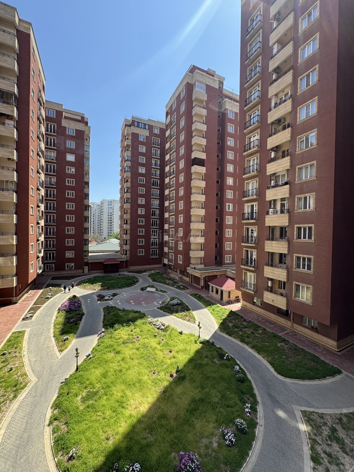Satılır 4 otaqlı mənzil 186 m² — Bakı 4 otaq 186.00 m²