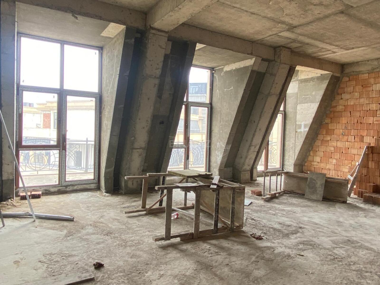 Satılır 4 otaqlı mənzil 180 m² — Bakı 4 otaq 180.00 m²