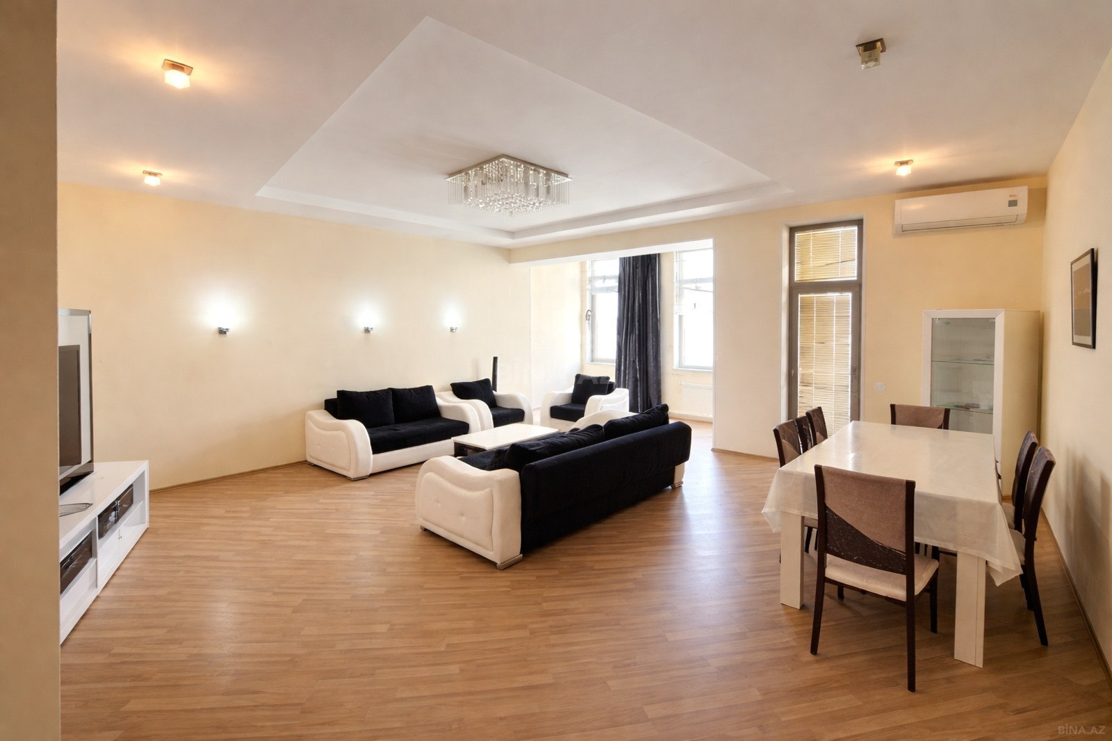 Satılır 4 otaqlı mənzil 212 m² — Bakı, Nizami 4 otaq 212.00 m²