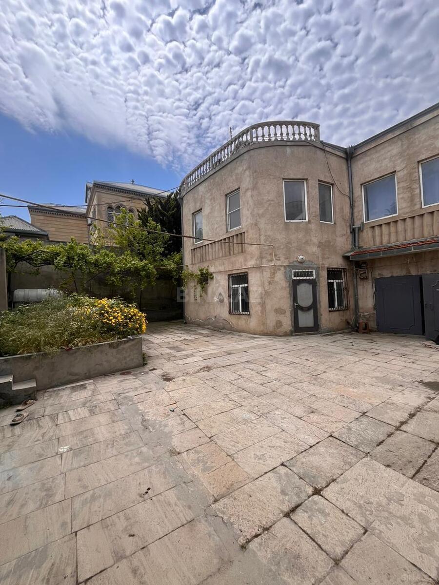 Satılır 8 otaqlı həyət evi 350 m² — Bakı 8 otaq 350.00 m²