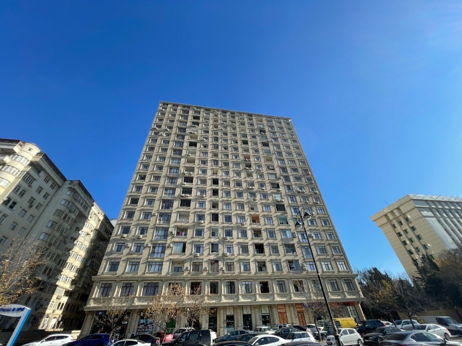Satılır 3 otaqlı mənzil 122 m² — Bakı, İnşaatçılar 3 otaq 122.00 m²