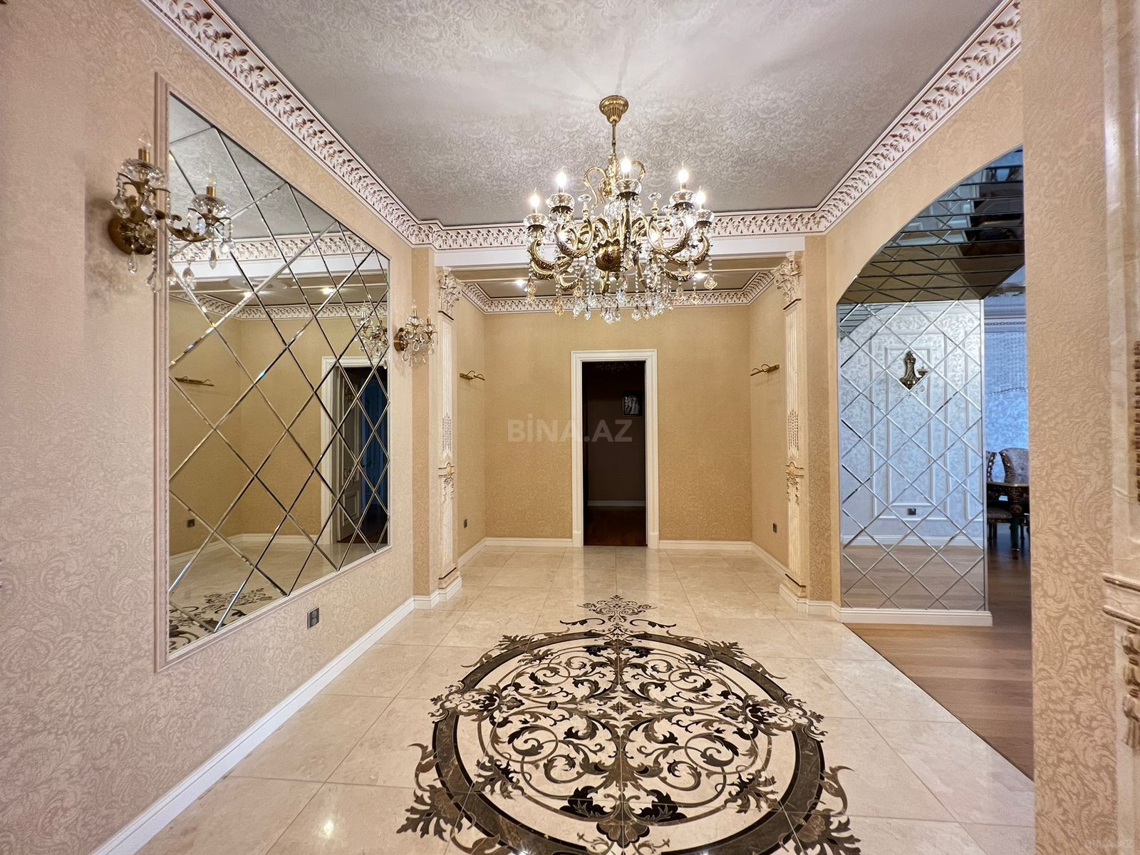 Satılır 5 otaqlı mənzil 300 m² — Bakı, Memar Əcəmi yanı 5 otaq 300.00 m²