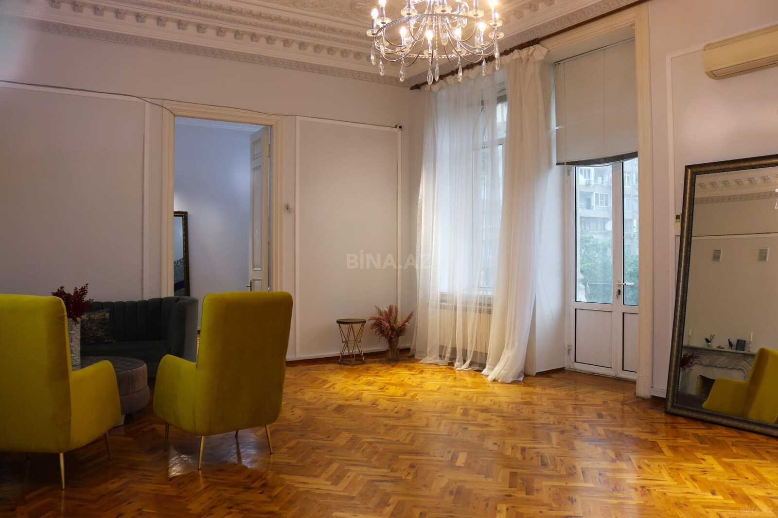 Satılır 6 otaqlı mənzil 240 m² — Bakı, Sahil qəs. 6 otaq 240.00 m²
