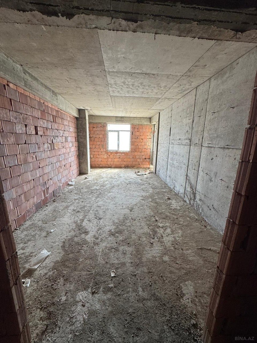 Satılır 3 otaqlı mənzil 135 m² — Bakı, İnşaatçılar 3 otaq 135.00 m²
