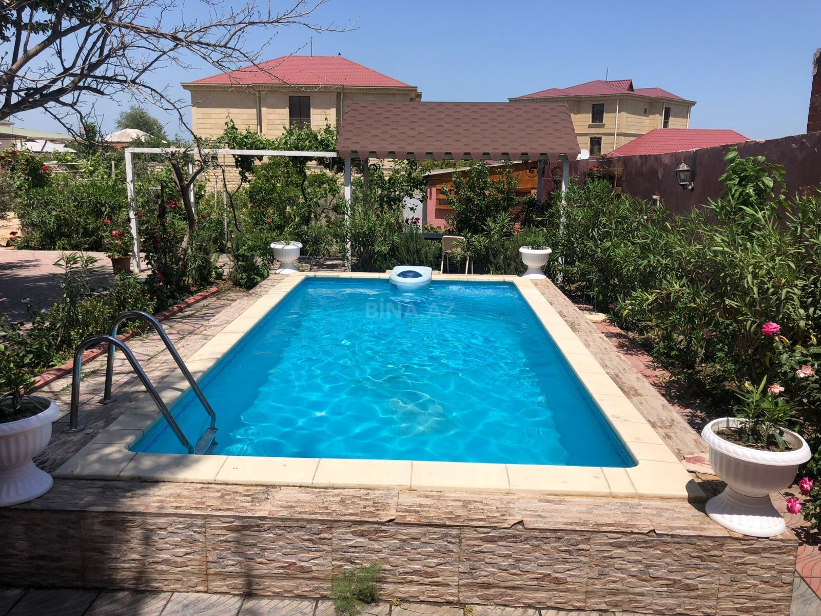 Kirayə verilir 7 otaqlı həyət evi 240 m² — Bakı, Binəqədi 7 otaq 240.00 m²