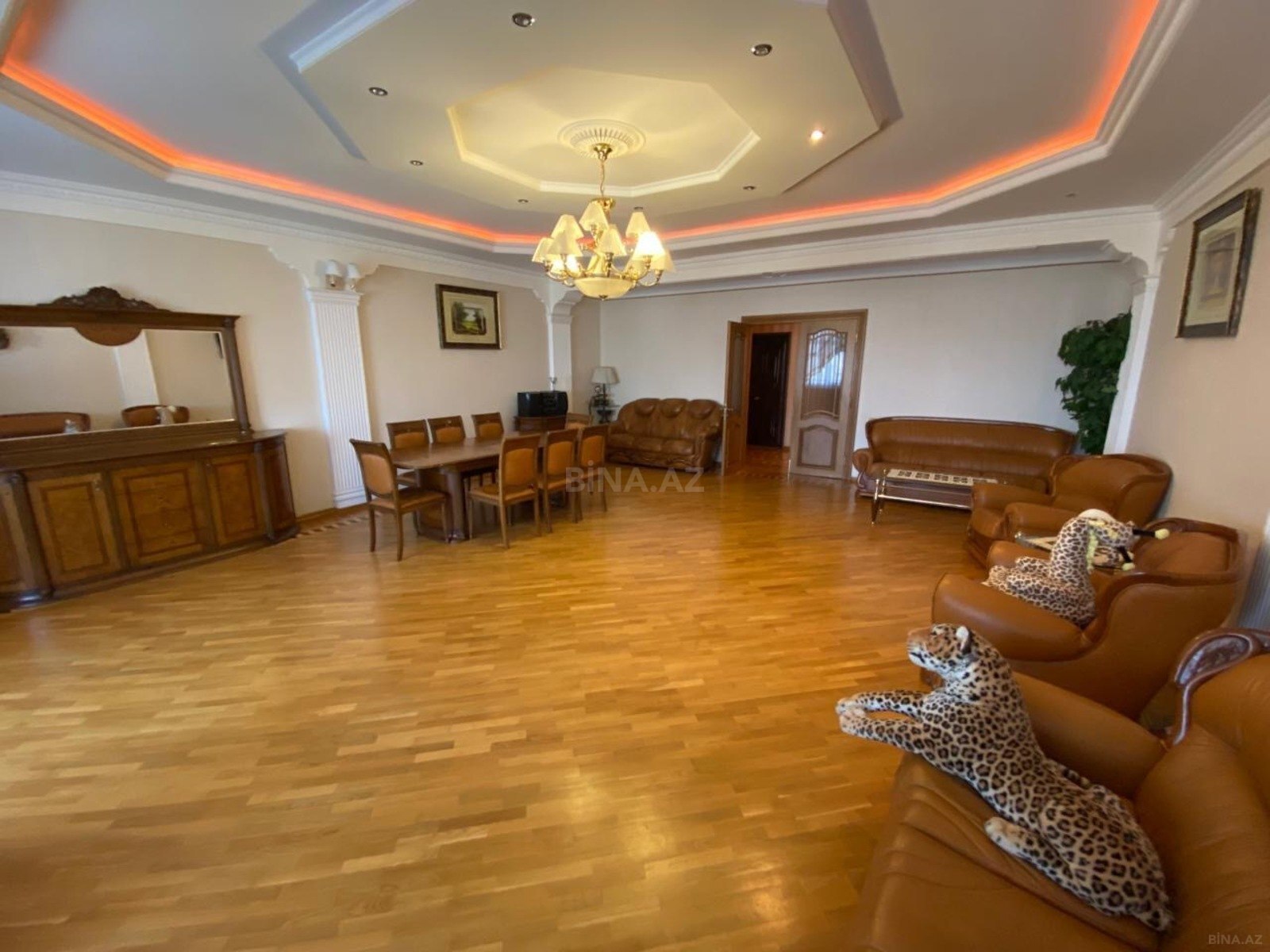 Kirayə verilir 3 otaqlı mənzil 180 m² — Bakı, İnşaatçılar 3 otaq 180.00 m²