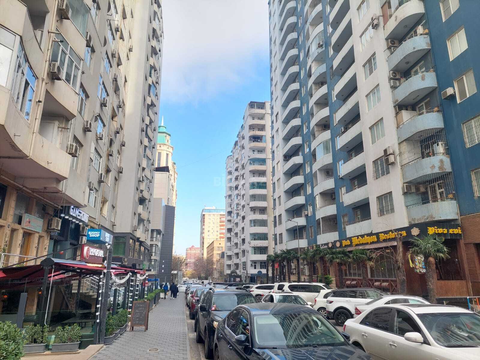 Satılır 3 otaqlı mənzil 140 m² — Bakı, Nizami 3 otaq 140.00 m²