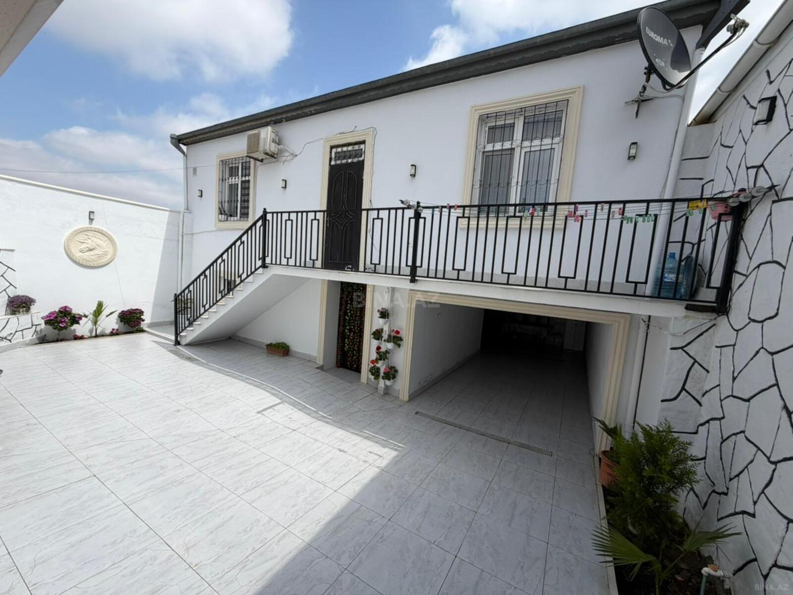 Satılır 3 otaqlı həyət evi 200 m² — Bakı 3 otaq 200.00 m²