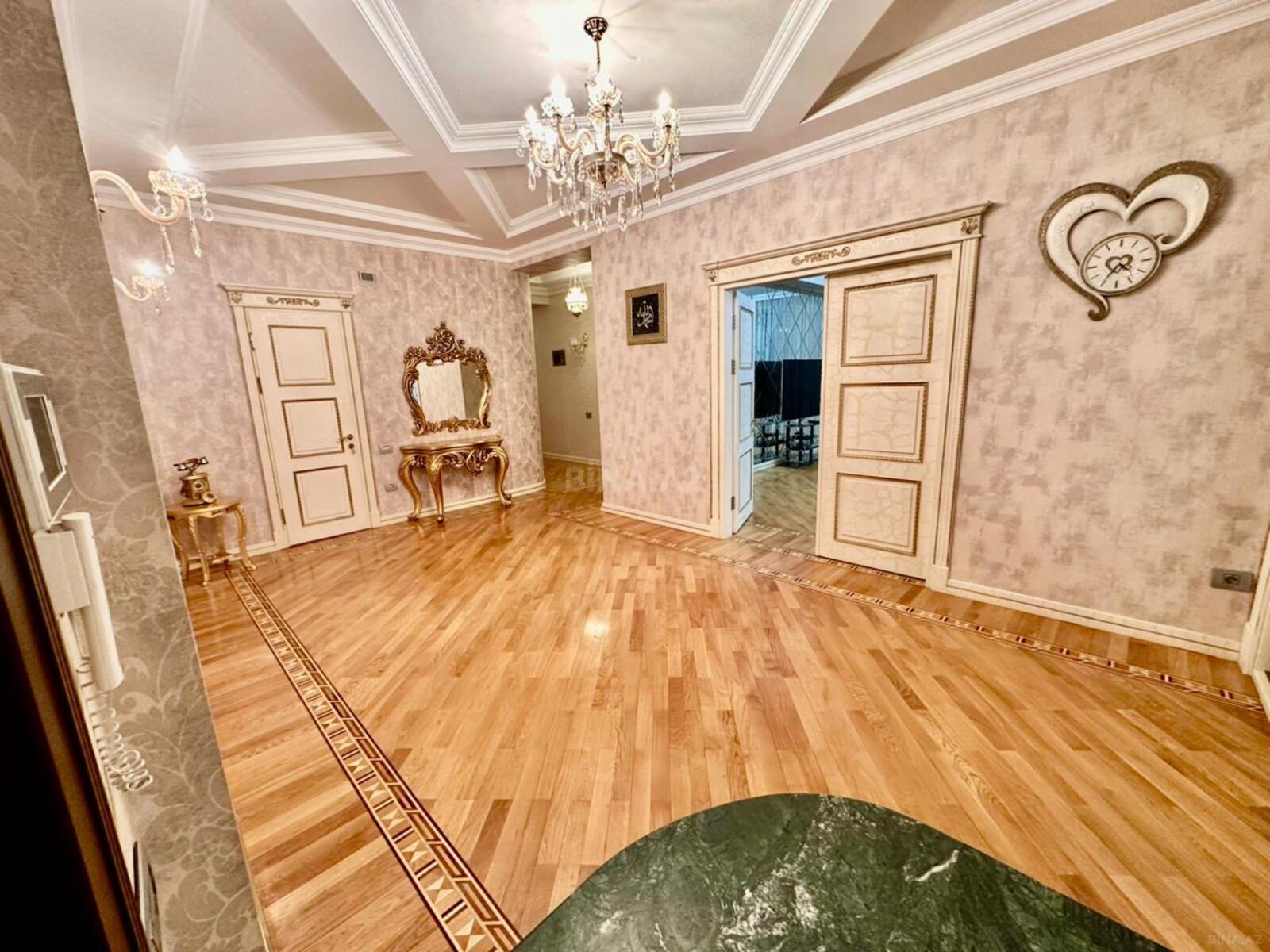 Satılır 4 otaqlı mənzil 205 m² — Bakı 4 otaq 205.00 m²