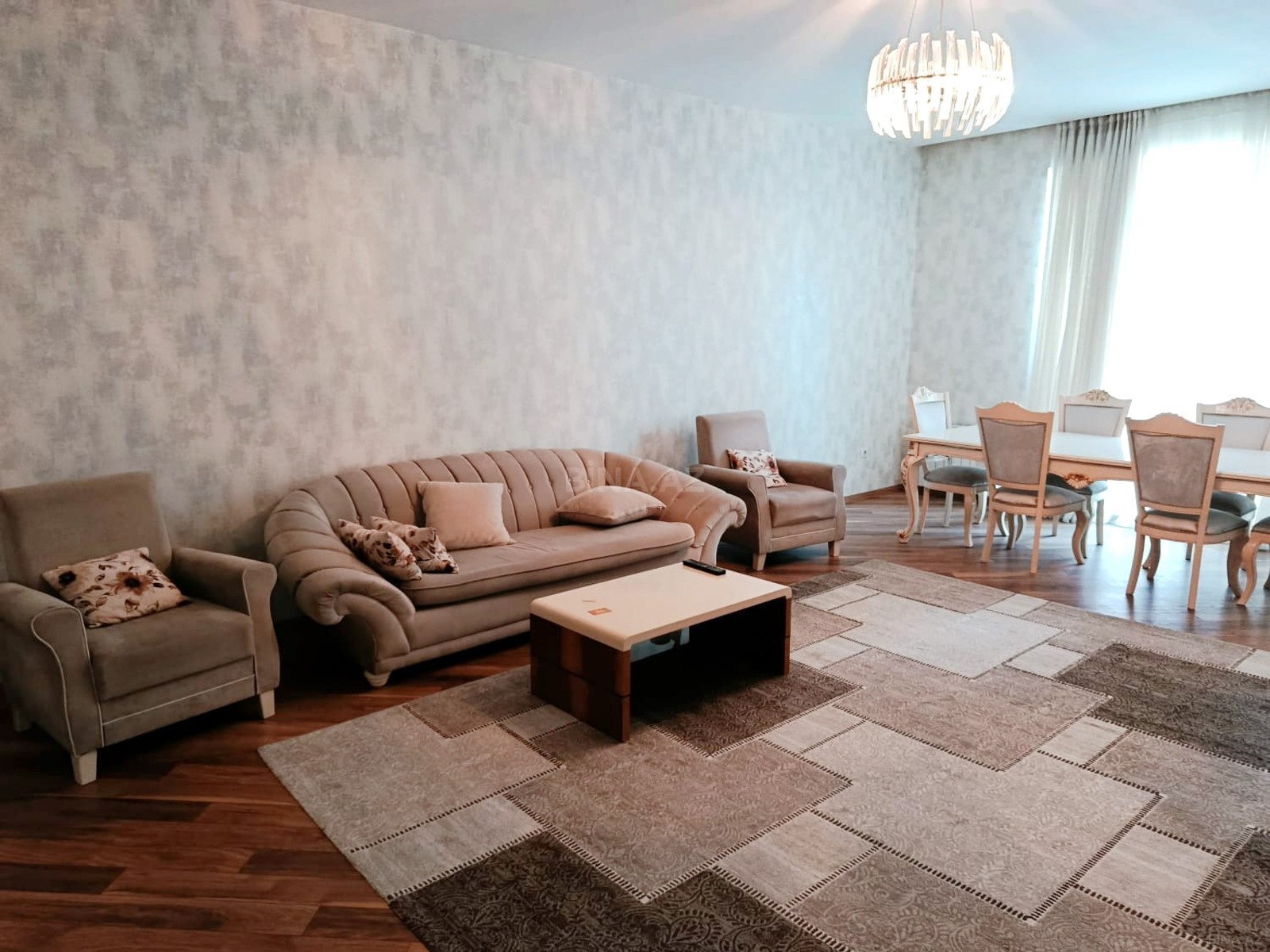 Kirayə verilir 4 otaqlı mənzil 200 m² — Bakı 4 otaq 200.00 m²