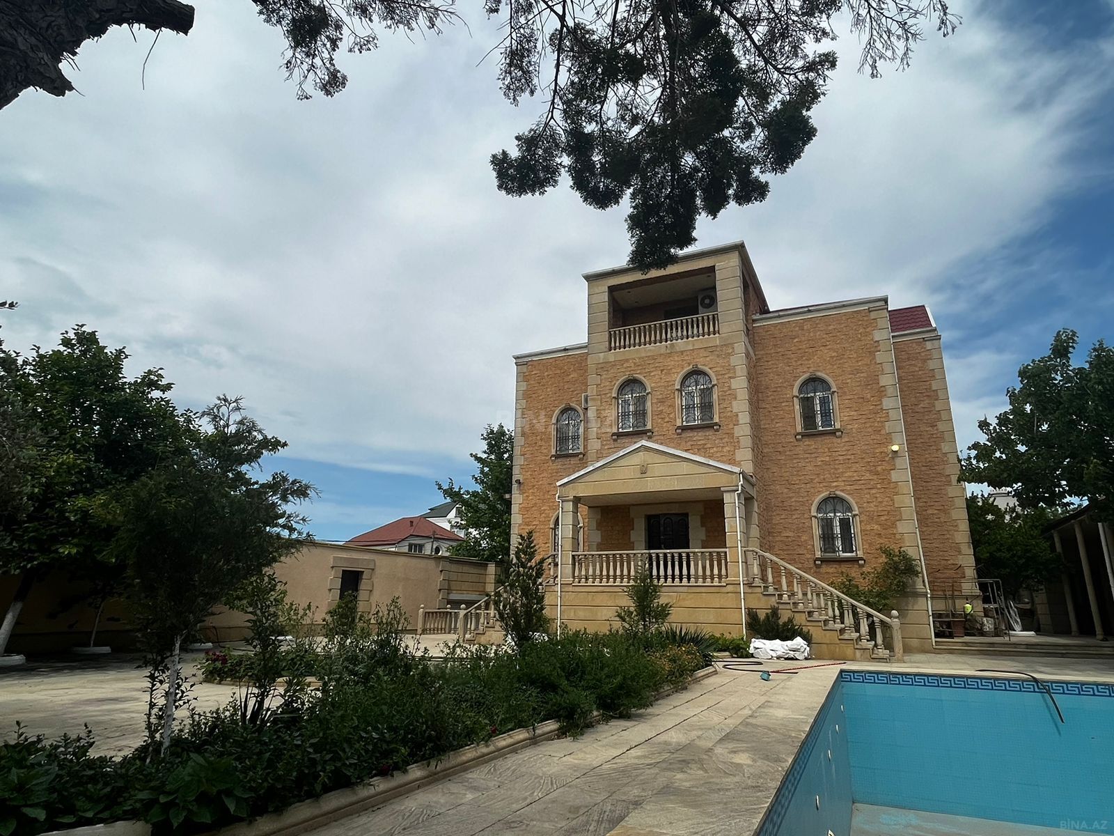 Kirayə verilir 8 otaqlı həyət evi 480 m² — Bakı, Badamdar 8 otaq 480.00 m²