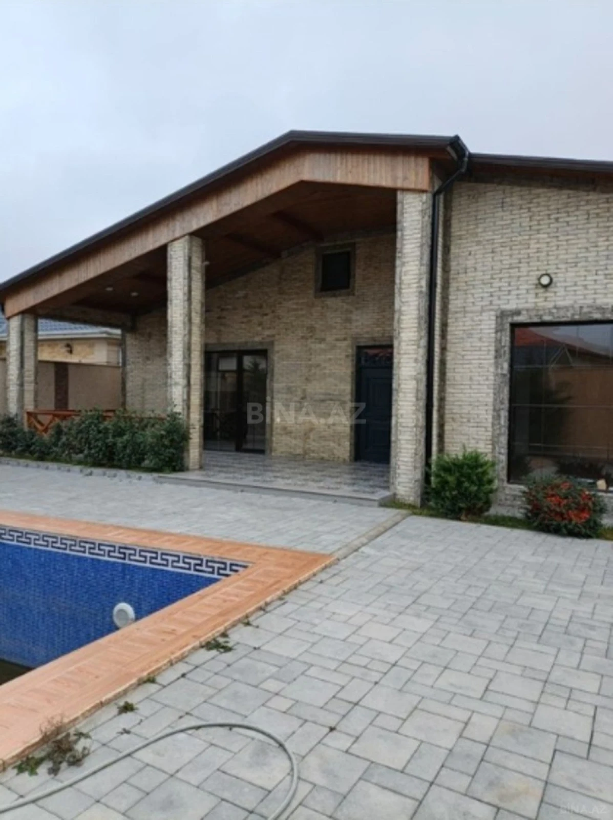 Satılır 5 otaqlı həyət evi 190 m²