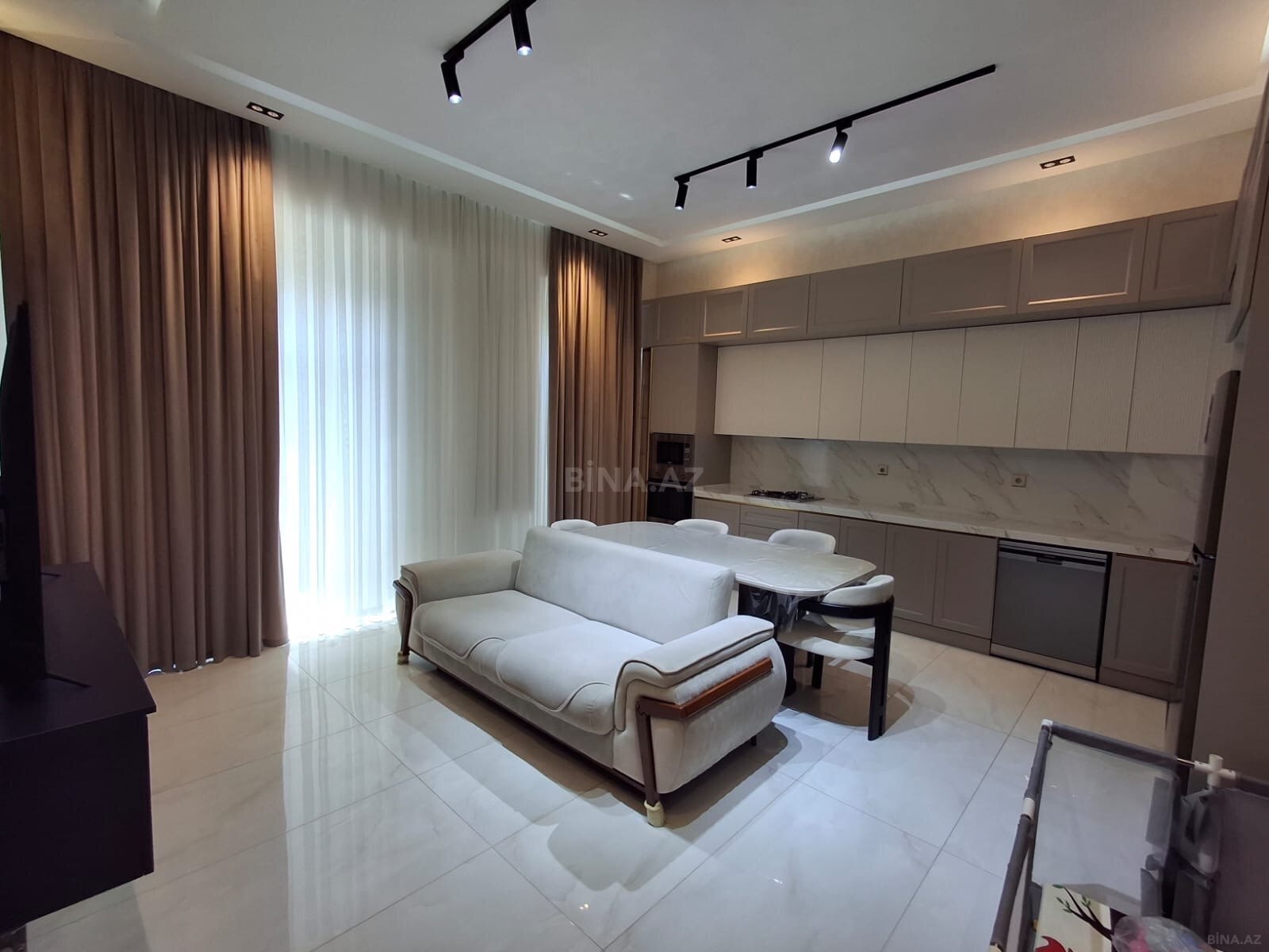Kirayə verilir 3 otaqlı mənzil 110 m² — Bakı 3 otaq 110.00 m²