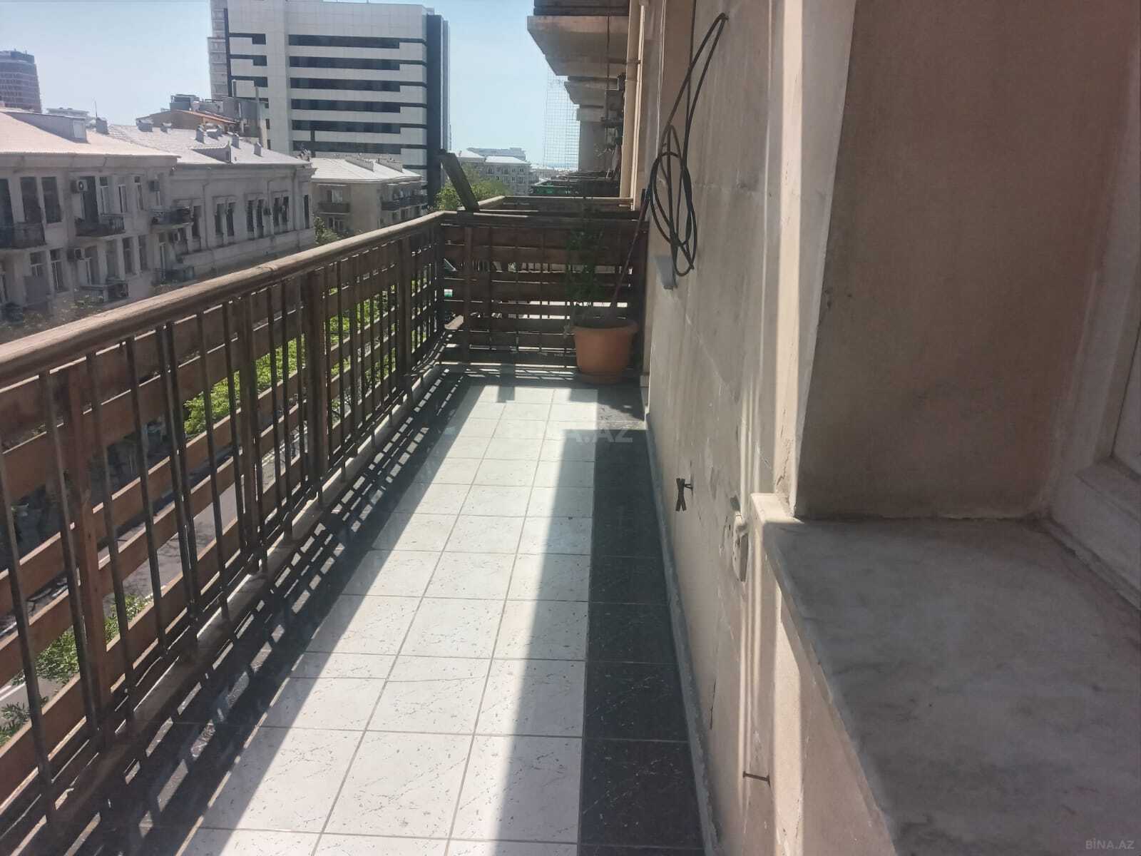 Satılır 5 otaqlı mənzil 150 m² — Bakı 5 otaq 150.00 m²