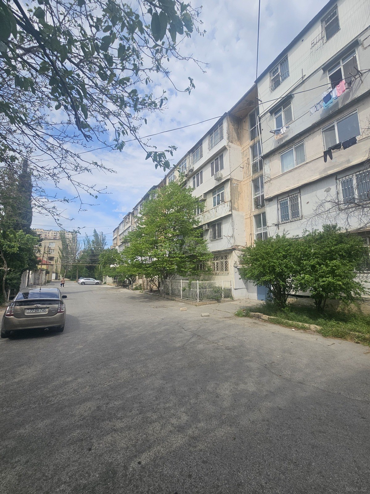 Satılır 3 otaqlı mənzil 98 m² — Bakı, Memar Əcəmi yanı 3 otaq 98.00 m²