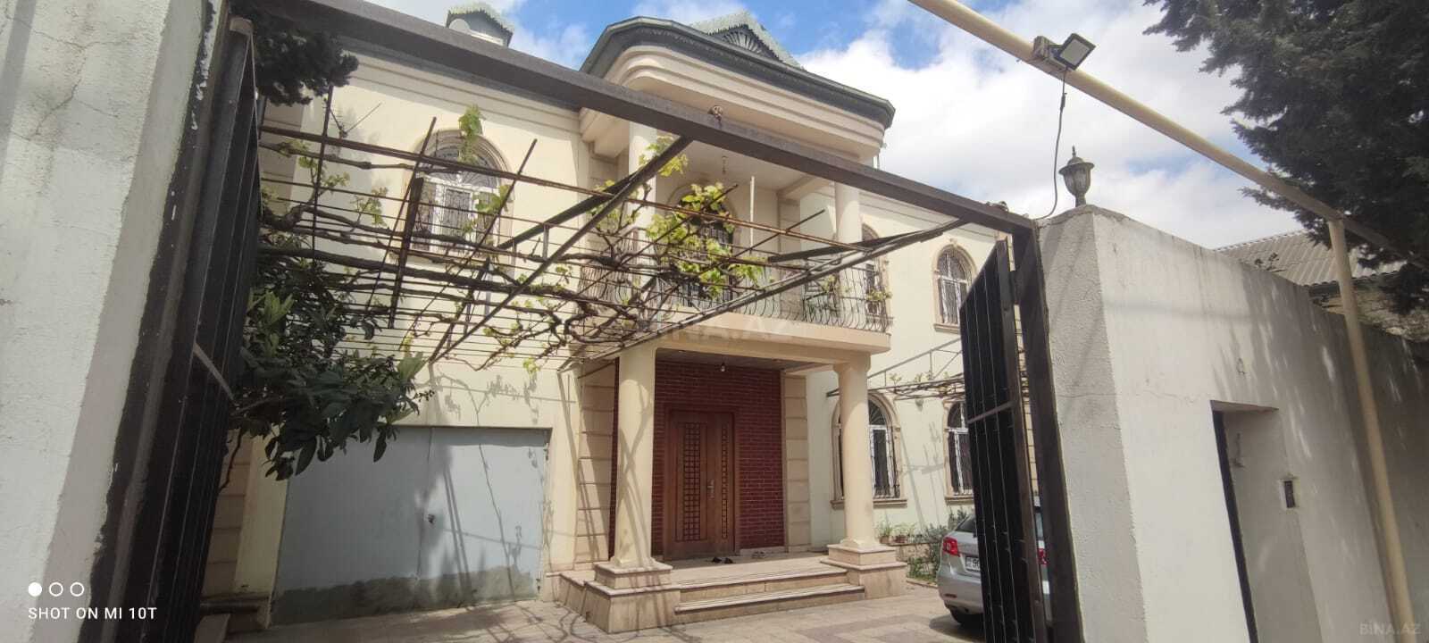 Satılır 11 otaqlı həyət evi 450 m² — Bakı 11 otaq 450.00 m²