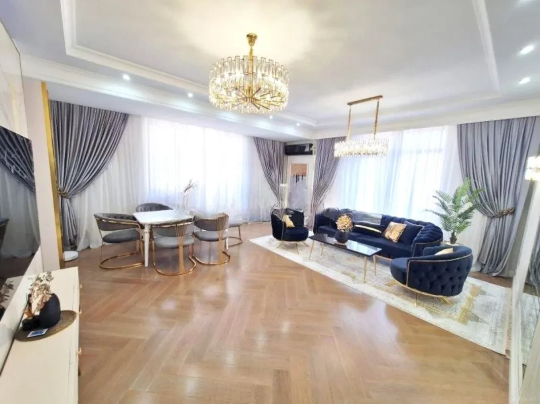 Satılır 3 otaqlı mənzil 134 m²