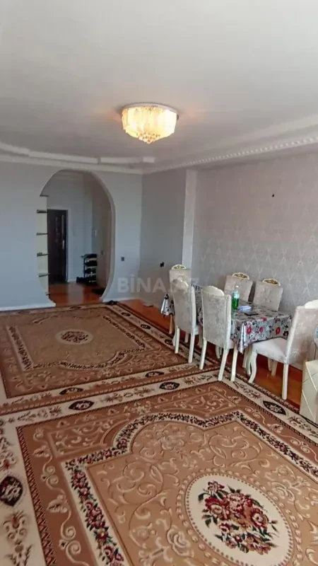 Kirayə verilir 2 otaqlı mənzil 65 m²