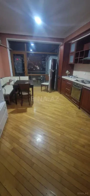 Satılır 3 otaqlı mənzil 145 m²