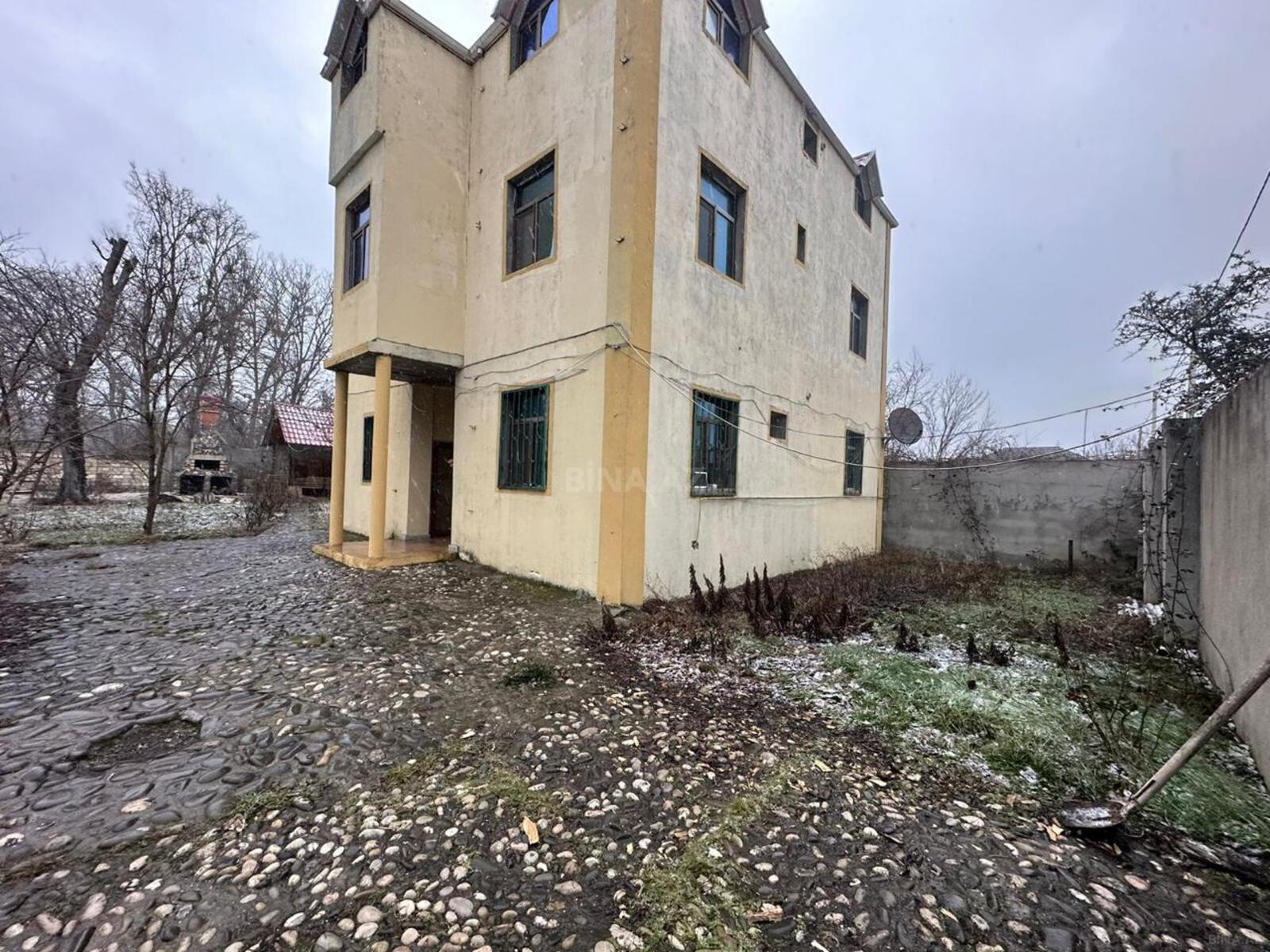 Satılır 9 otaqlı həyət evi 250 m² — Xaçmaz 9 otaq 250.00 m²
