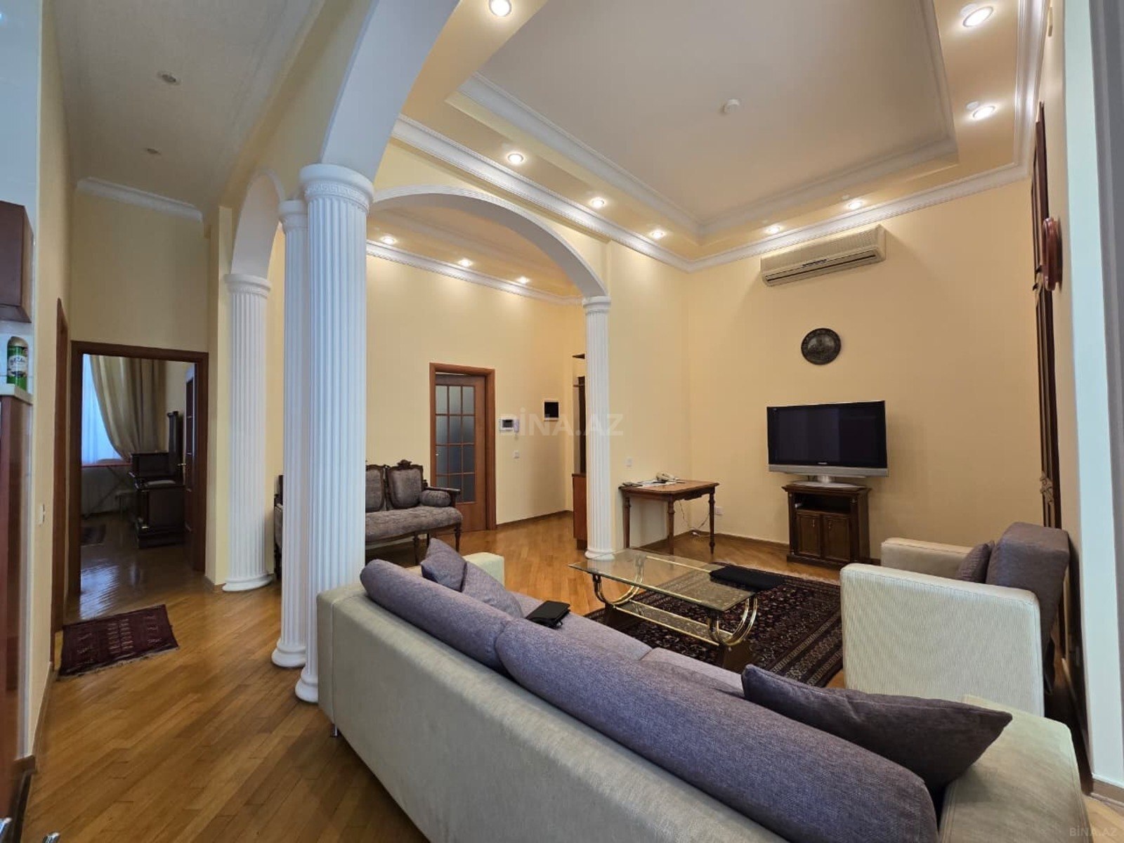 Kirayə verilir 3 otaqlı mənzil 120 m² — Bakı, Sahil qəs. 3 otaq 120.00 m²