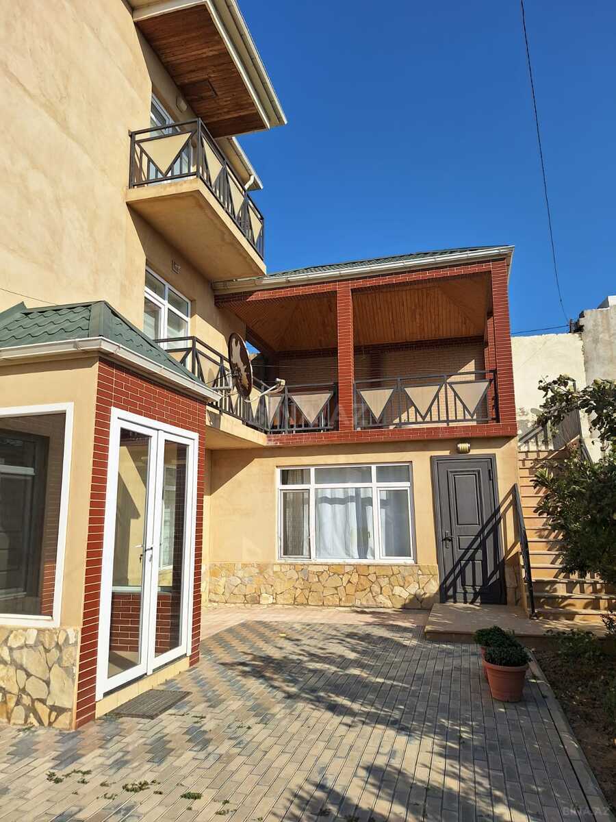 Kirayə verilir 7 otaqlı həyət evi 300 m² — Bakı, Badamdar 7 otaq 300.00 m²