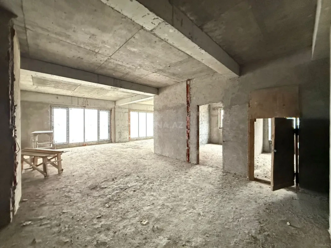 Satılır 4 otaqlı mənzil 185 m²
