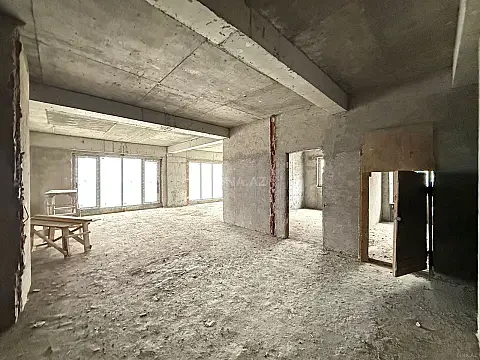 Satılır 4 otaqlı mənzil 185 m² — Bakı 4 otaq 185.00 m²