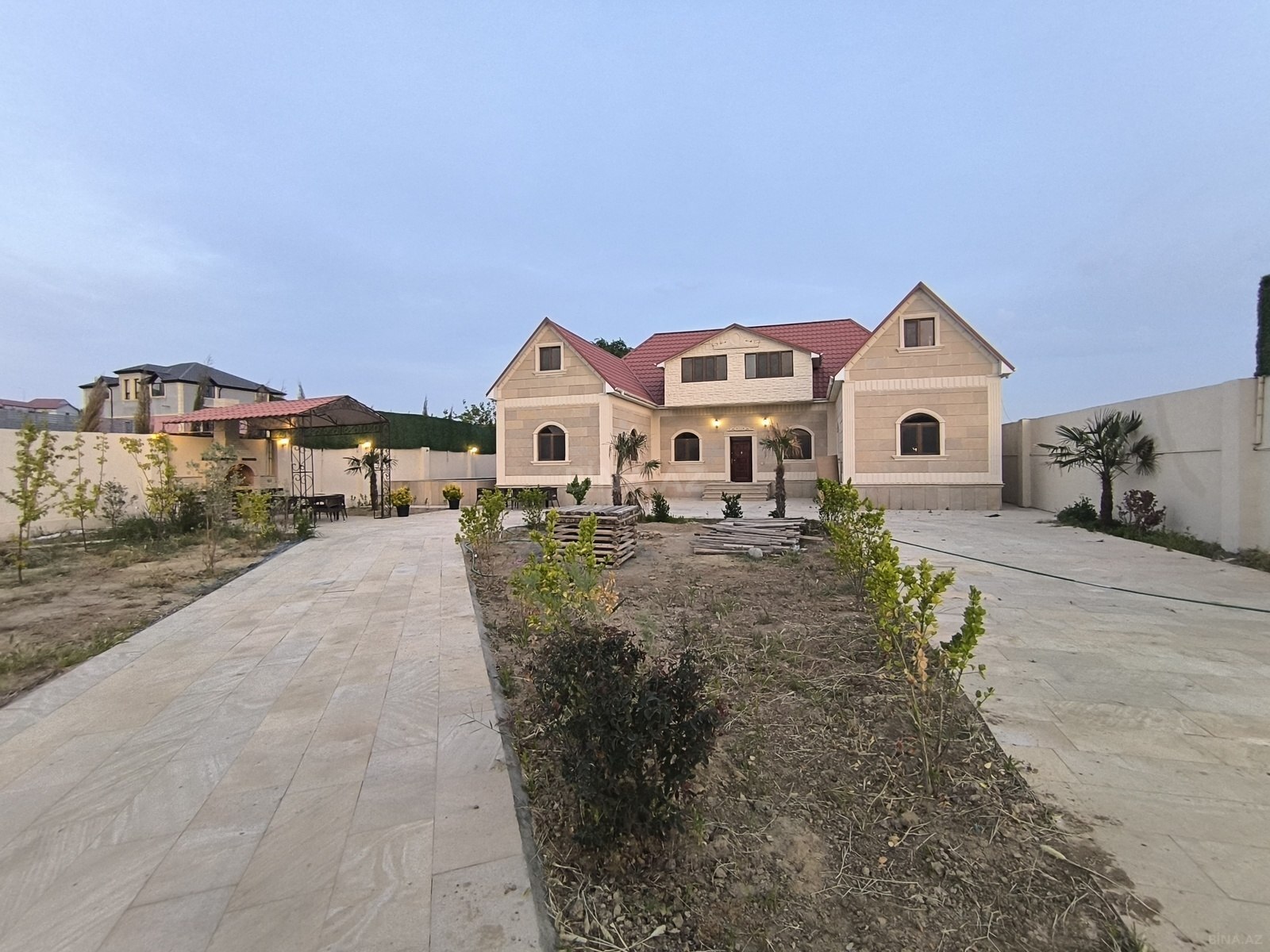Kirayə verilir 7 otaqlı həyət evi 271 m² — Bakı, Novxanı 7 otaq 271.00 m²