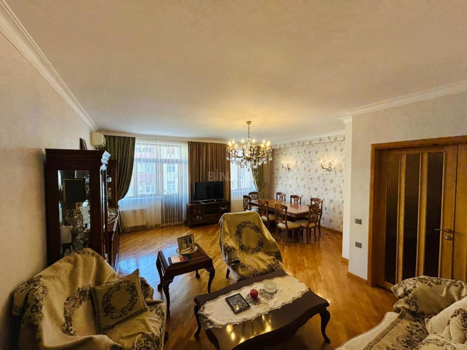 Satılır 5 otaqlı mənzil 180 m² — Bakı 5 otaq 180.00 m²