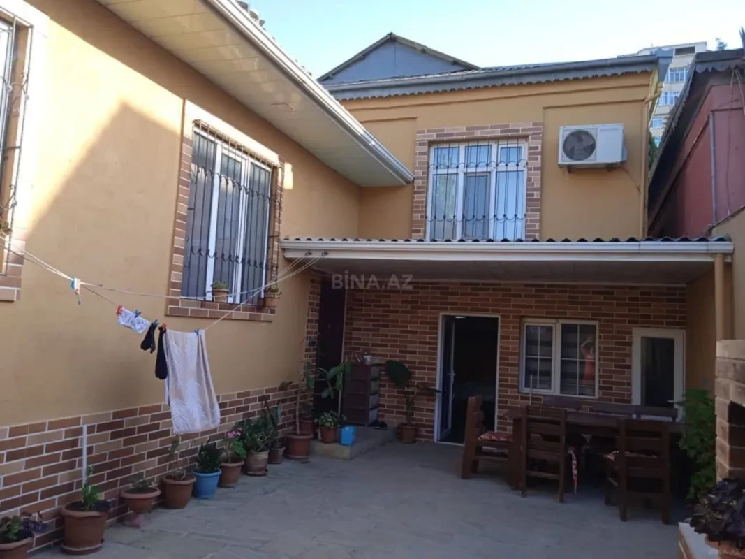 Kirayə verilir 6 otaqlı həyət evi 200 m²