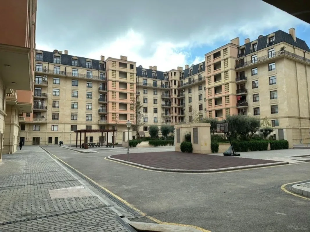 Satılır 3 otaqlı mənzil 138 m²