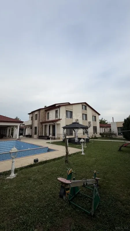 Satılır 8 otaqlı həyət evi 800 m²