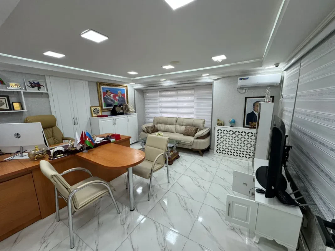 Satılır obyekt 200 m²