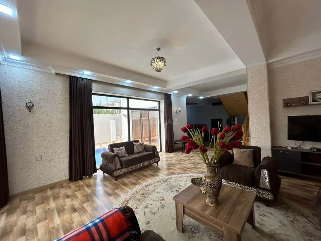 Satılır 7 otaqlı həyət evi 340 m²