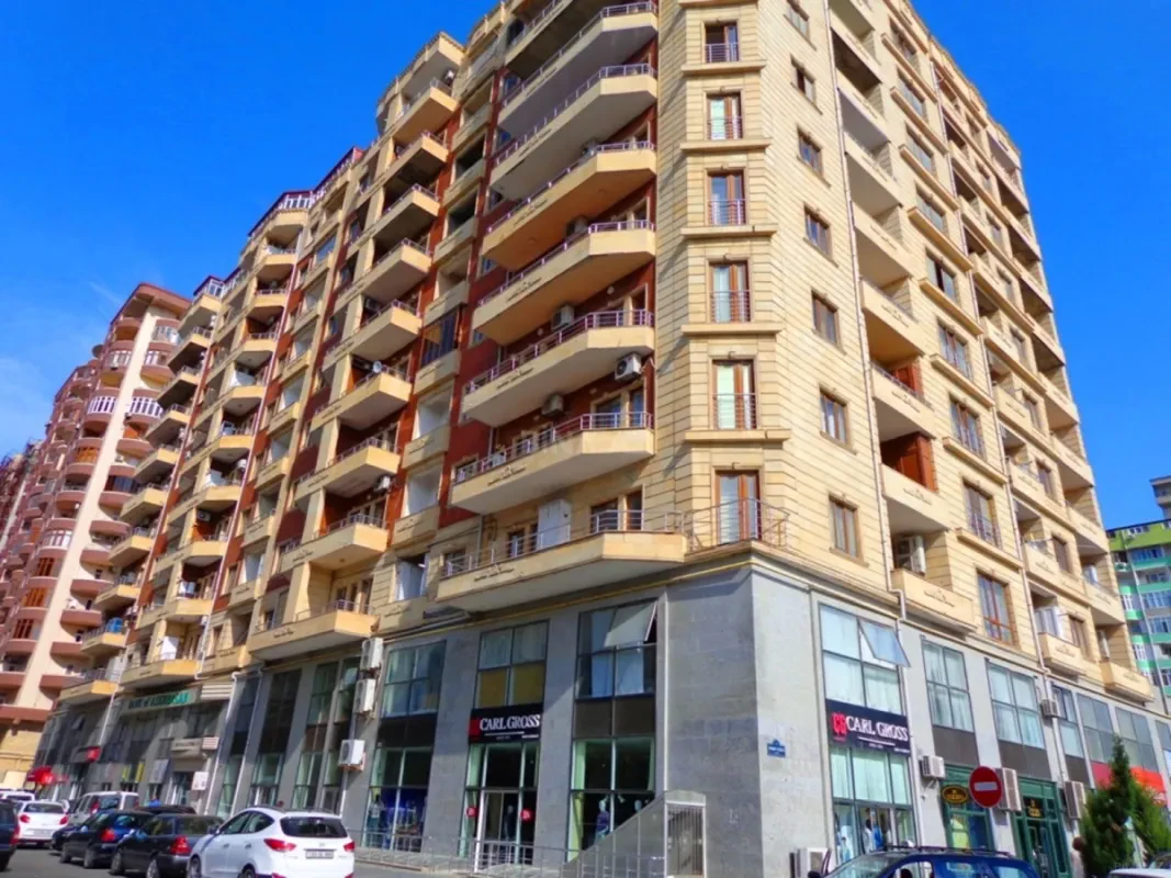 Satılır 4 otaqlı mənzil 168 m²