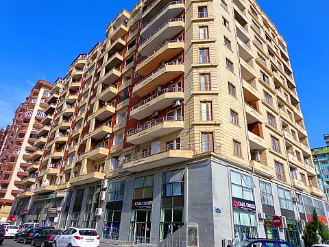 Satılır 4 otaqlı mənzil 168 m² — Bakı 4 otaq 168.00 m²